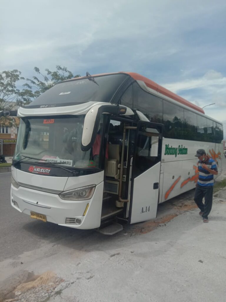 Bus Ujung Batu Lampung